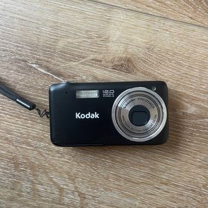Kodak EasyShare V1233 Digital Camera